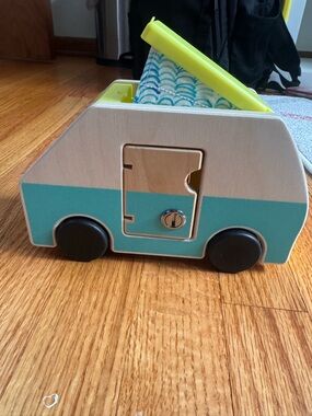 LOVEVERY Wooden Camper Toy